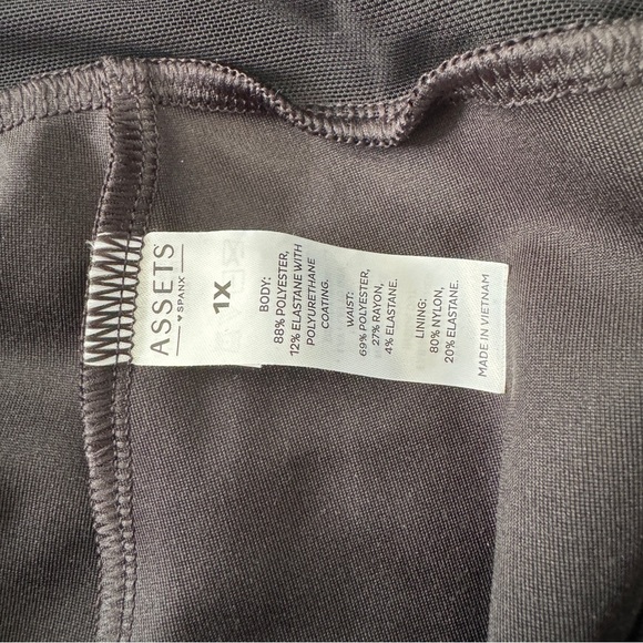 Spanx Assets 1X Black All Over Faux Leather Leggings ~ Slimming Shiny - Picture 9 of 9